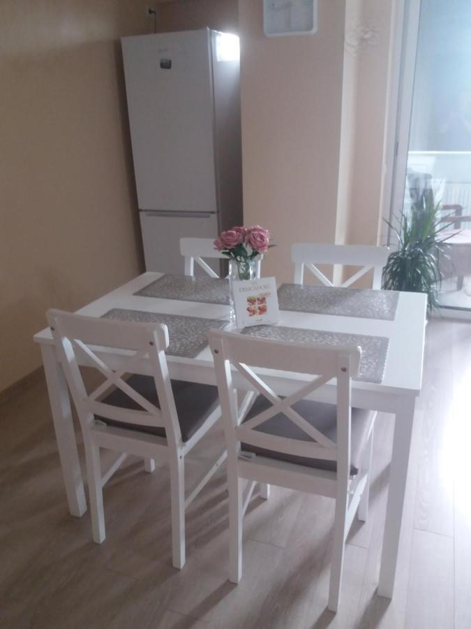 Juli's Apartment Oradea Bagian luar foto
