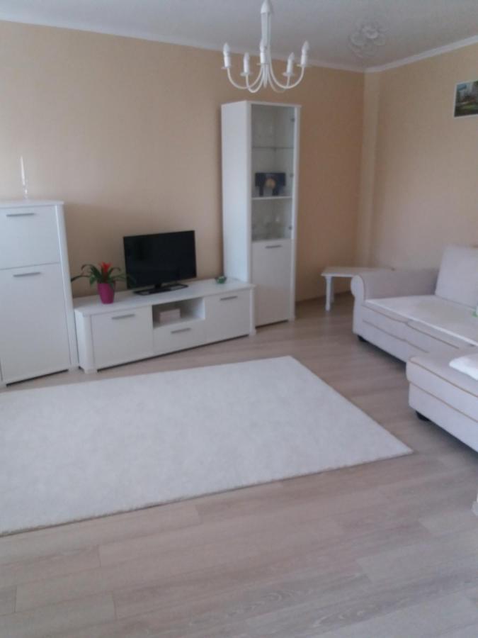 Juli's Apartment Oradea Bagian luar foto